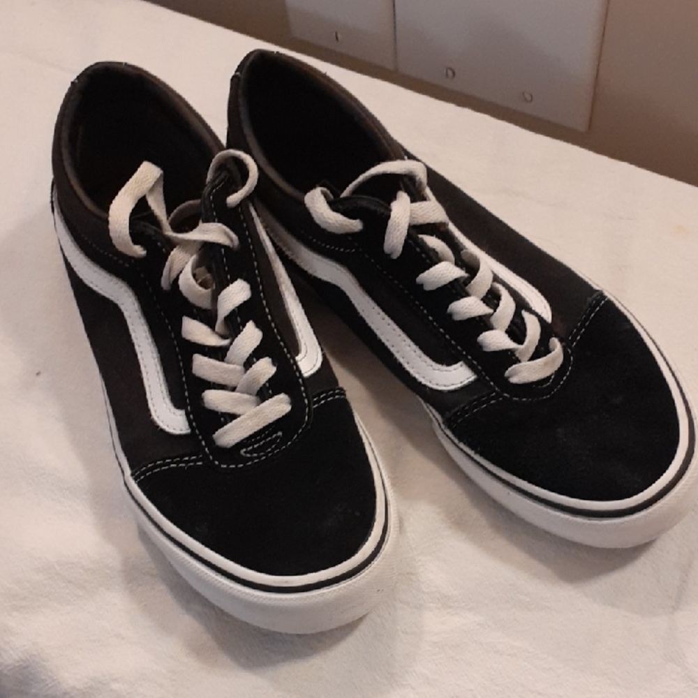 Vans Monochrome Classic Sneakers Size 5 Youth